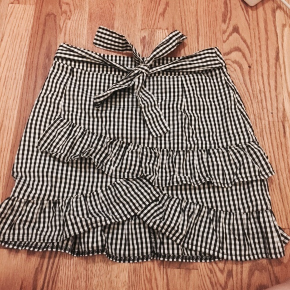 Gingham ruffle mini skirt